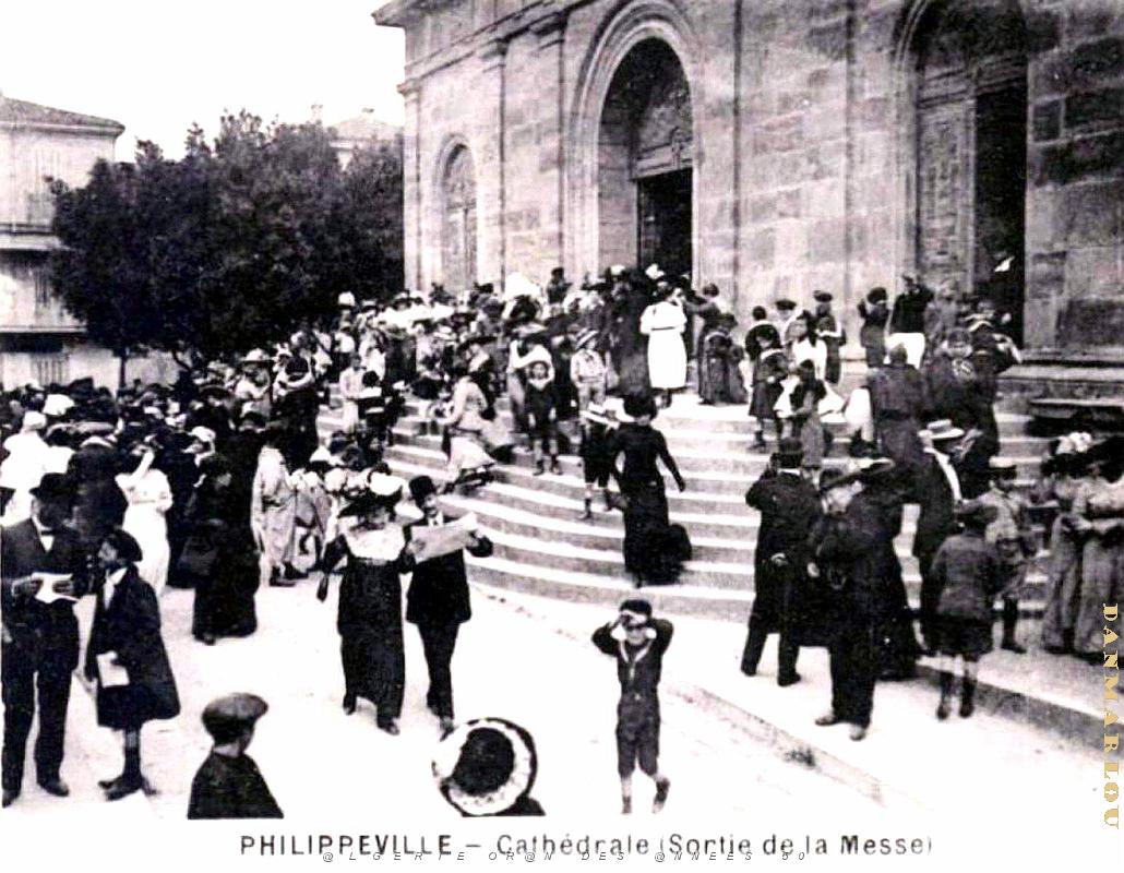 Philippeville - Cathedrale - Sortie de Messe.jpg